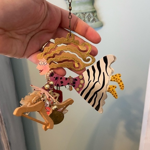 KAREN Rossi Fanciful Flights "Born To Shop" Christmas Mobile Ornament Vtg - Picture 6 of 7